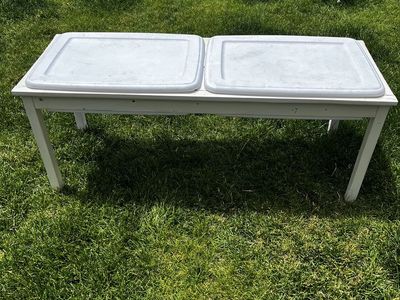Water table/sensory table with lids