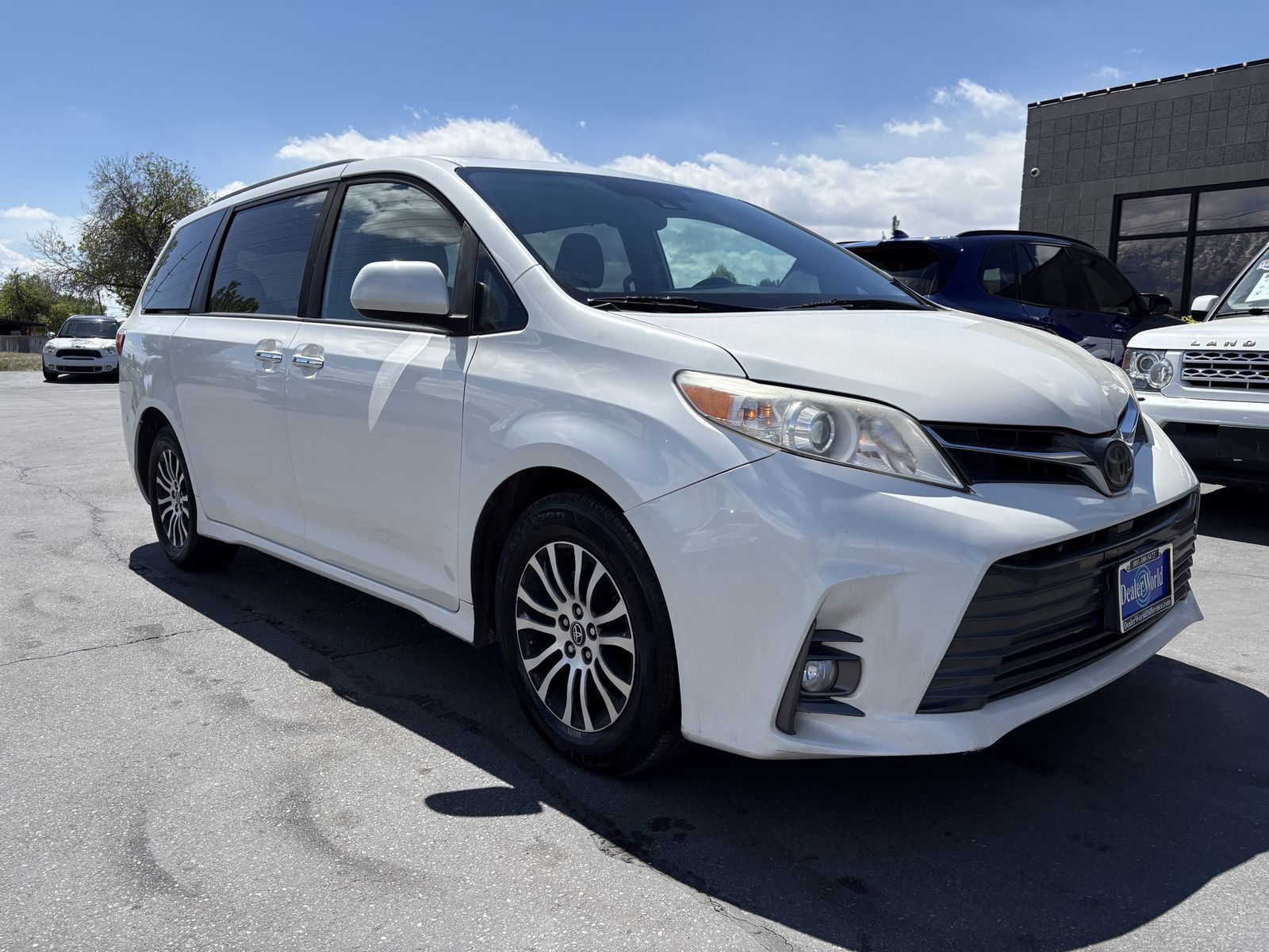 2020 TOYOTA SIENNA XLE 8-Passenger