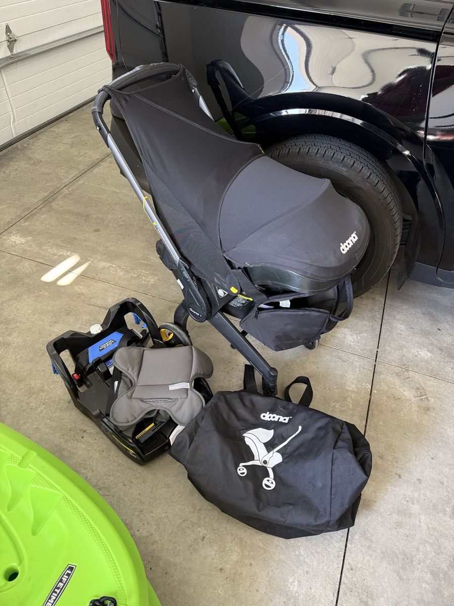 Doona stroller & car seat combo + accessories