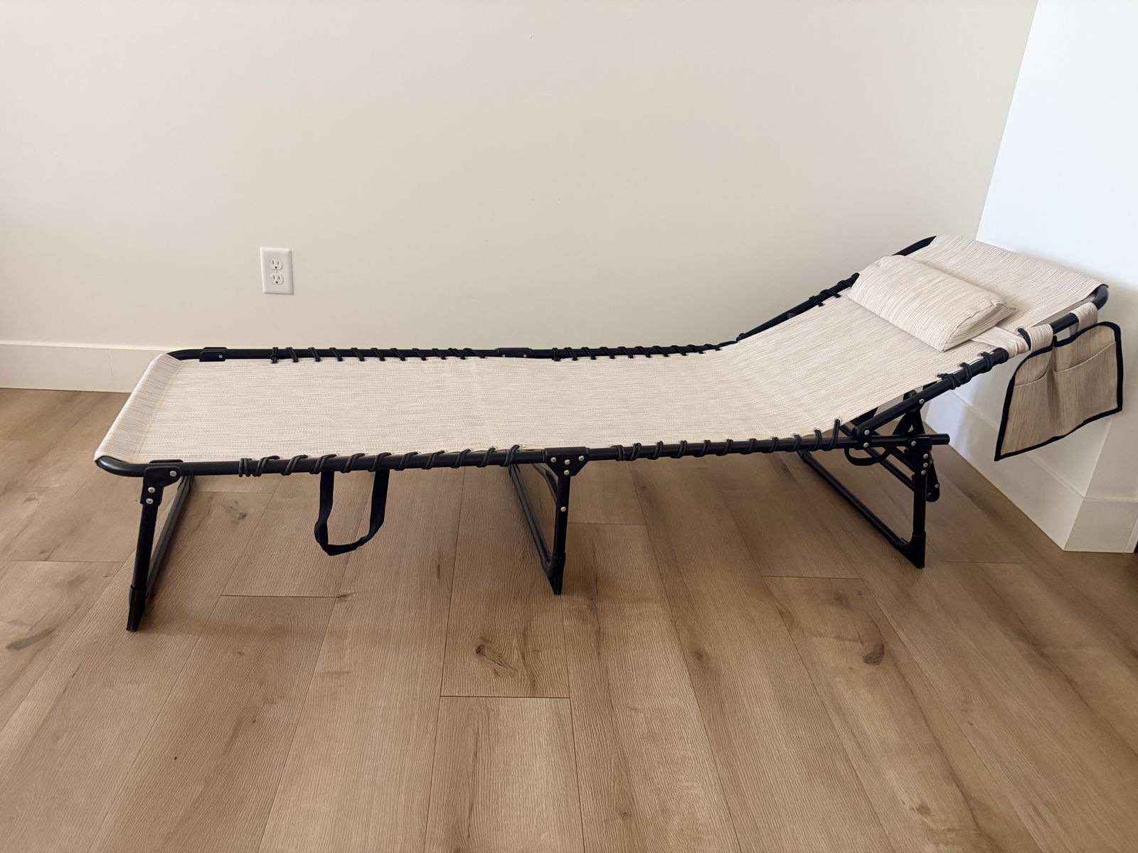 VEIKOUS Folding Chaise Lounge Chair w/ Detachable Pillow & Pocket - Portable Patio/Beach/Pool Lounger