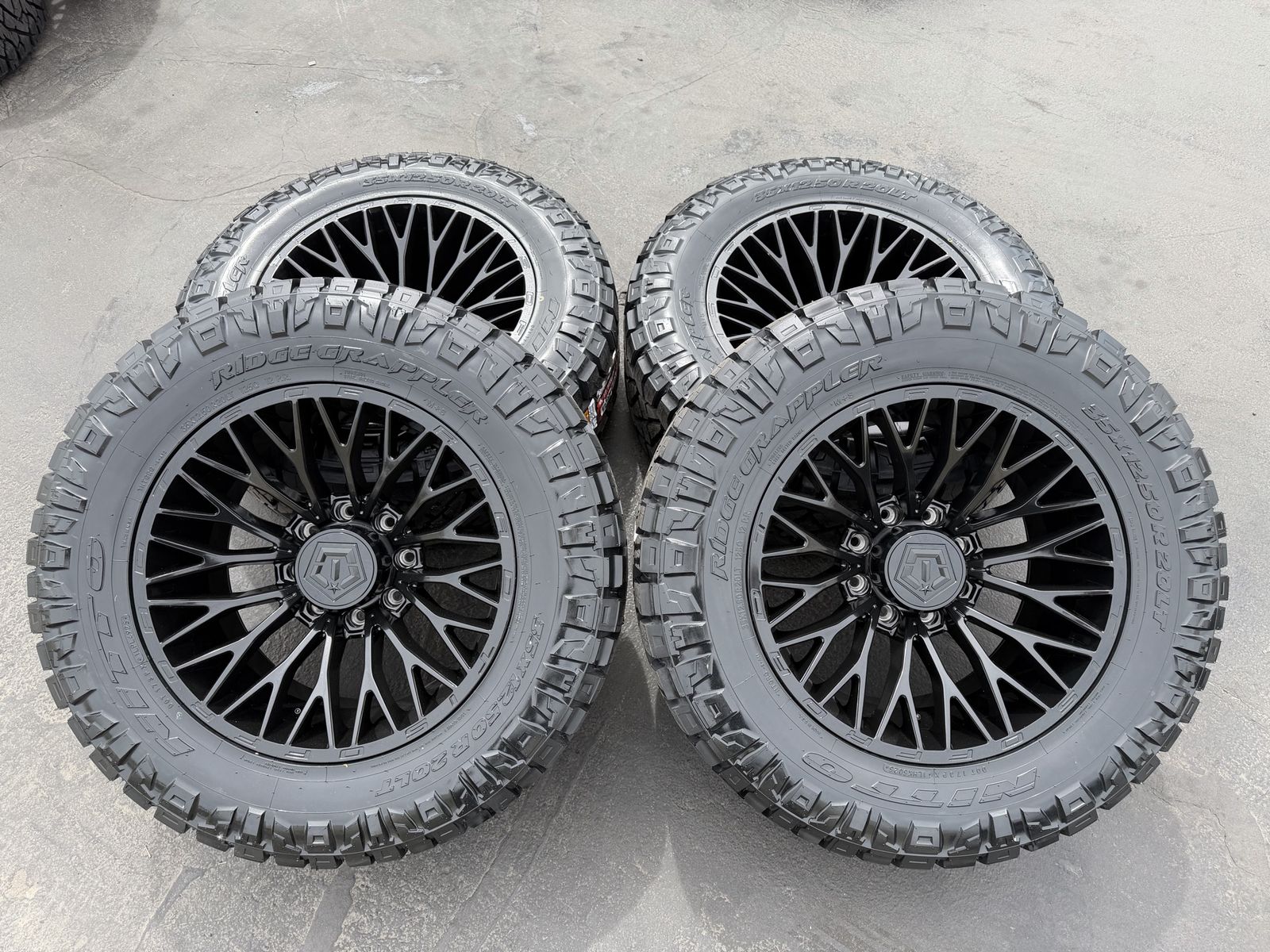 New 35x12.50r20 Nitto Ridge TIS 566B 8x170 Ford 8
