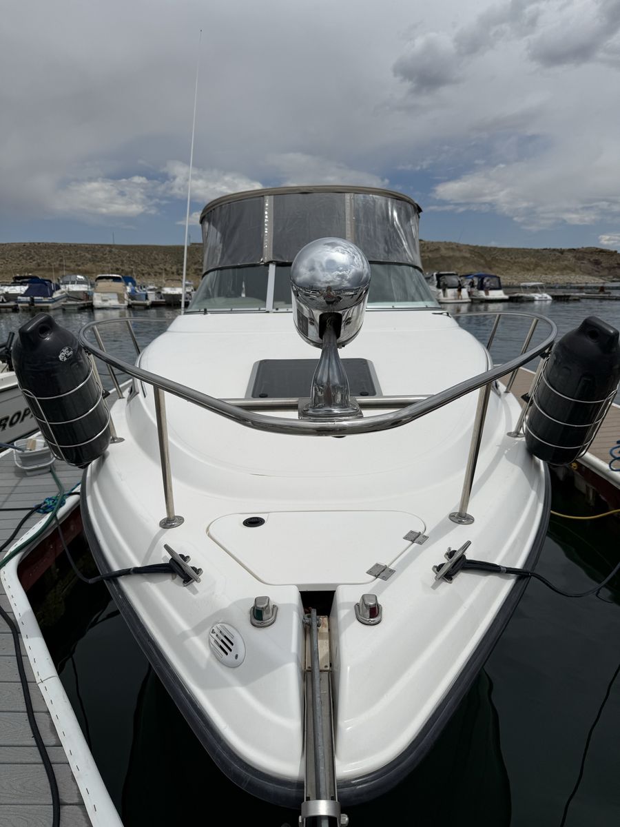 1998 Chaparral Signature 260 Cabin Cruiser - 26ft, MerCruiser 7.4 MPI, Kicker Motor, Trailer