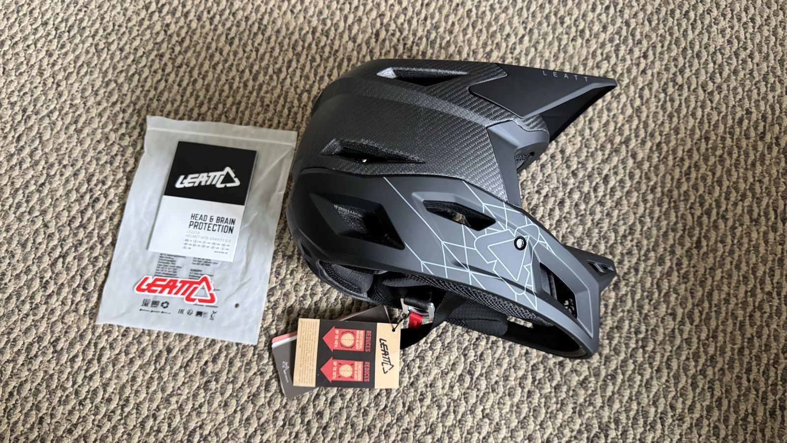 New Leatt MTB Gravity 6.0 Carbon V23 Helmet