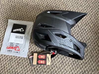 New Leatt MTB Gravity 6.0 Carbon V23 Helmet