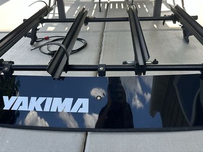 Yakima Rooftop 4 Bike Rack with Ski/Snowboard Mount