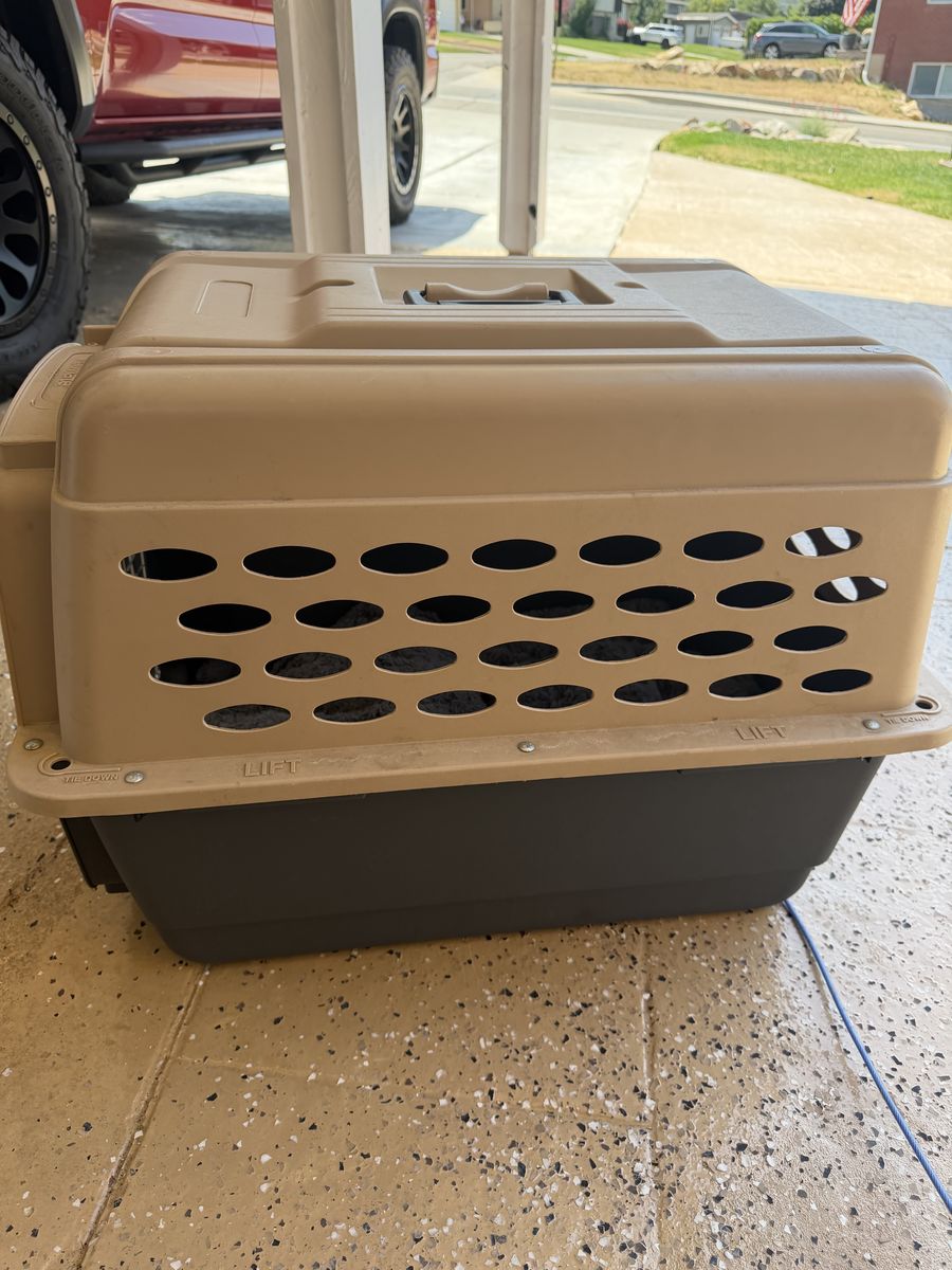Large Dog Kennel With Food or Water Cup