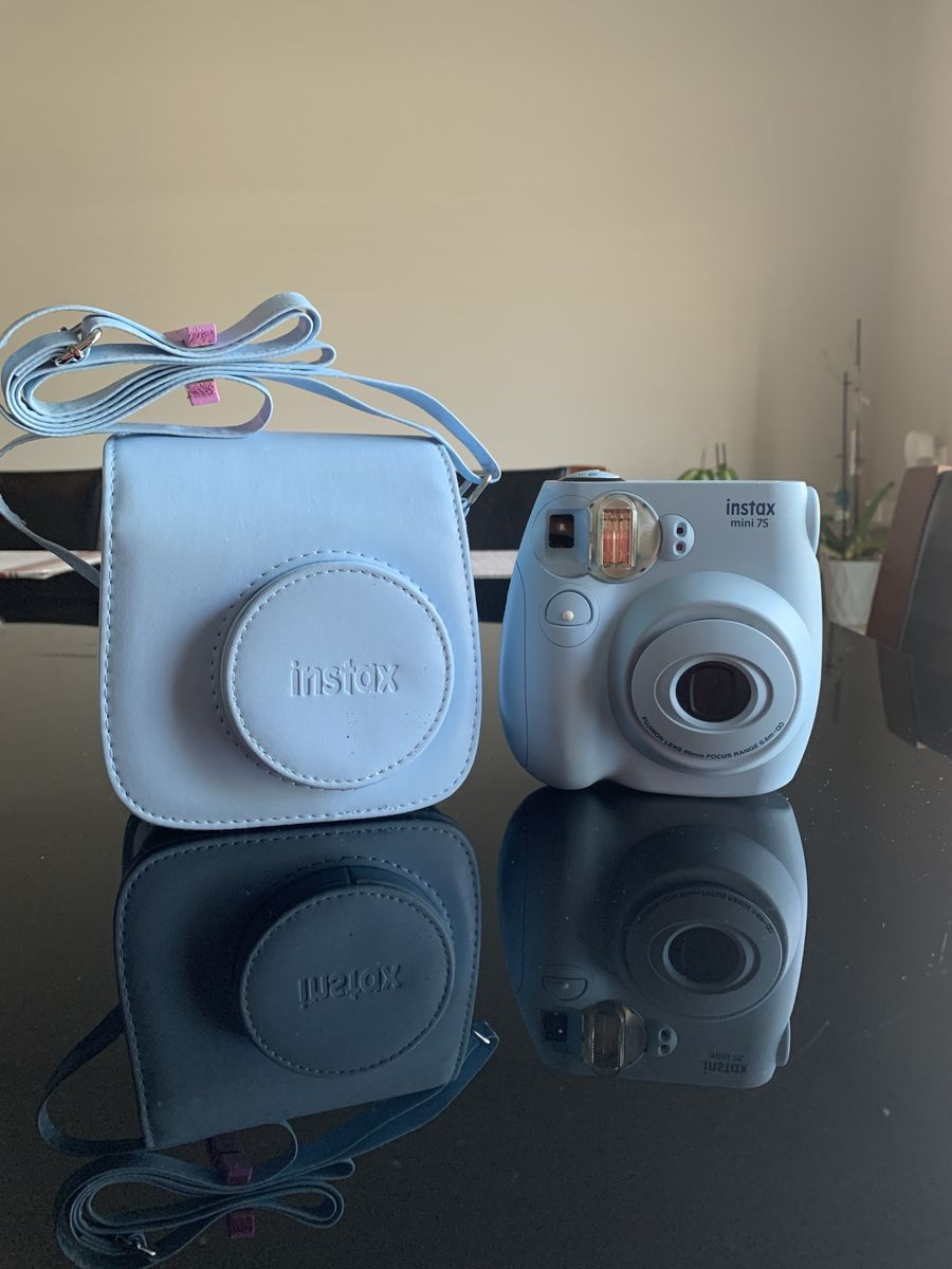 Fujifilm Instax Mini 7S Instant Camera Light Blue with Matching Case and Strap