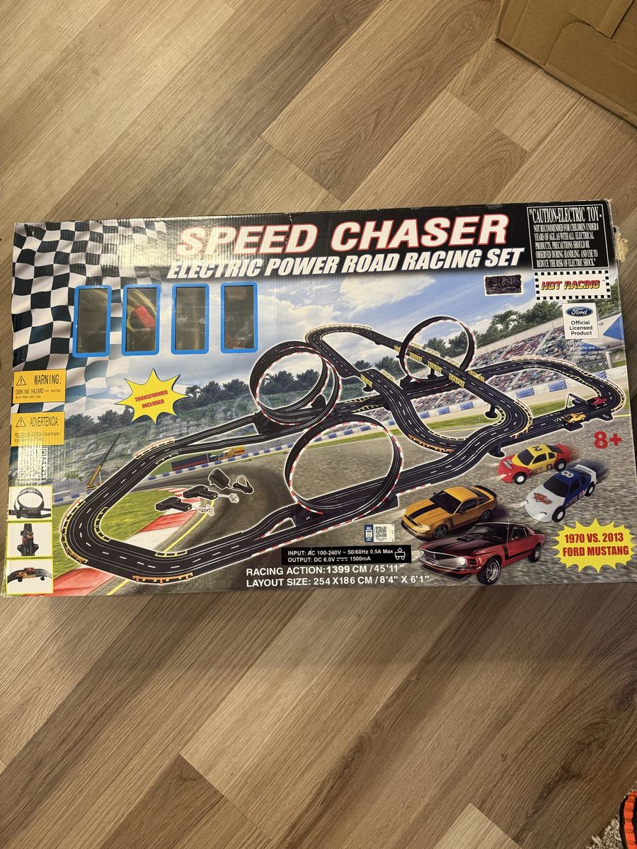 Speed Chaser Electric Power Road Racing Set - Ford Mustang 1970 vs 2013 - Slot Cars