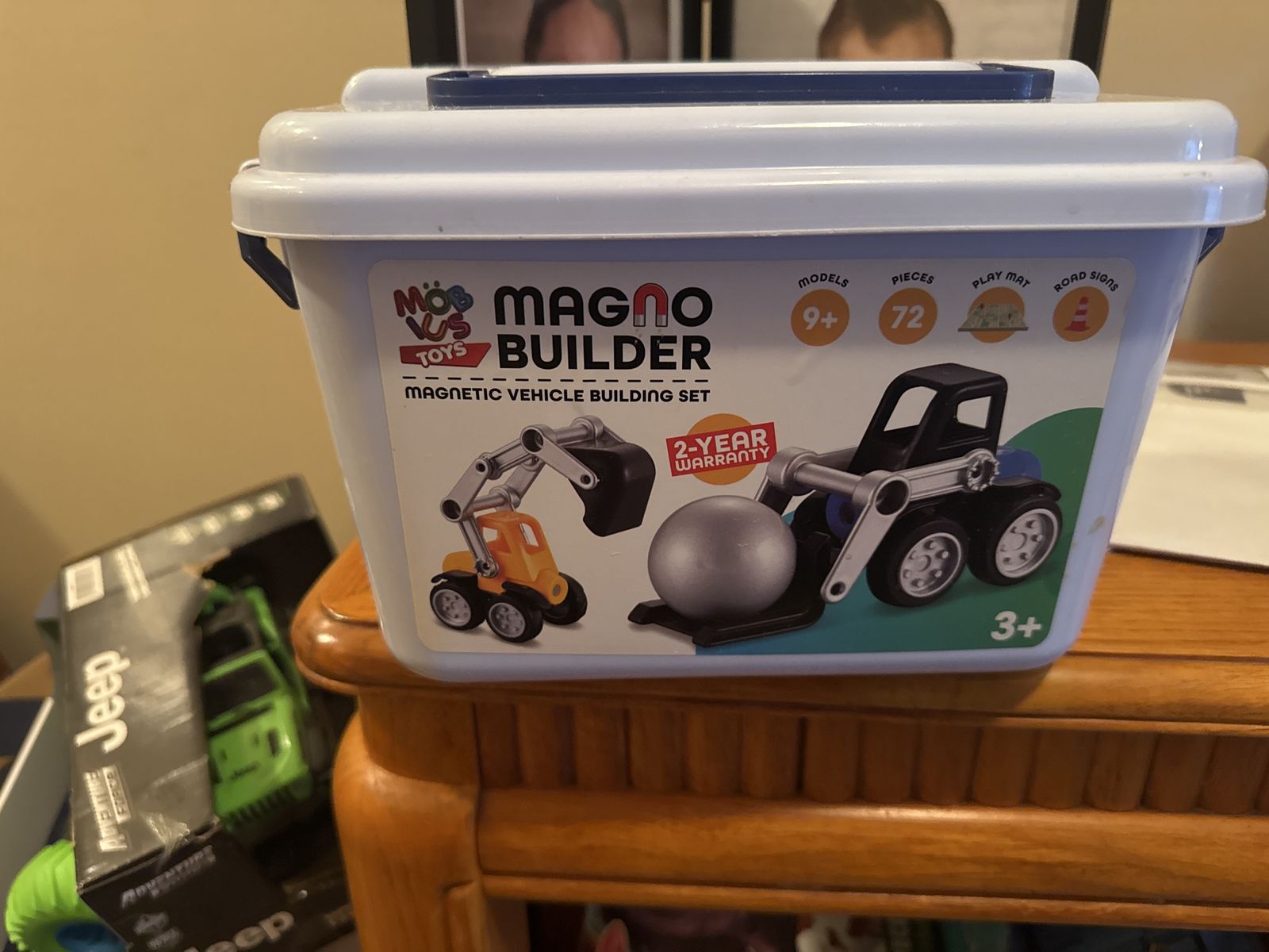 Moovus Toys MAGNO BUILDER Magnetic Vehicle Building Set - 9+ Models, 72 Pieces, Play Mat, Road Signs