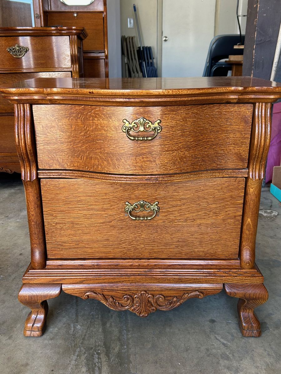 Lexington furniture night stand