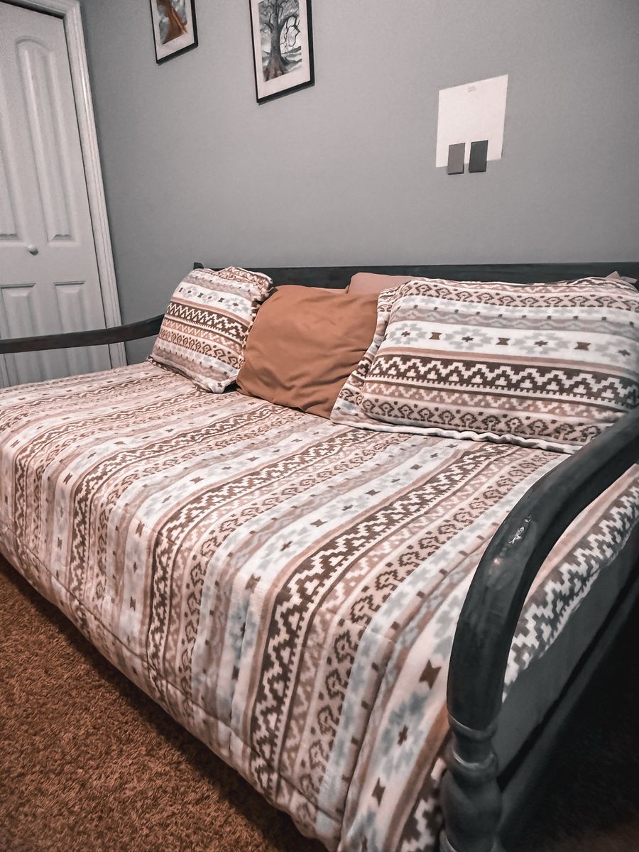 Solid Wood Lattice Back Indonesian Daybed Frame and Mattress