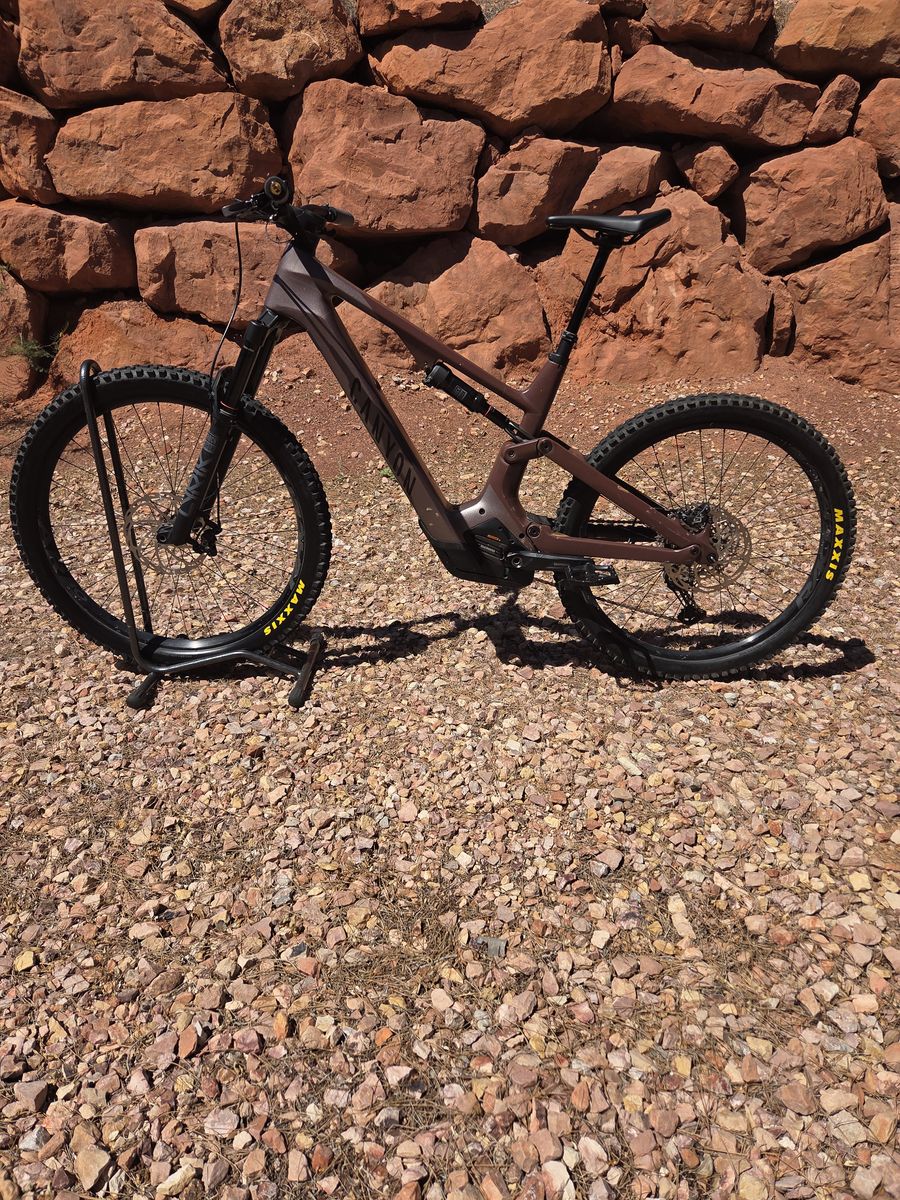 2022 Canyon Spectral On CF-7 Ebike