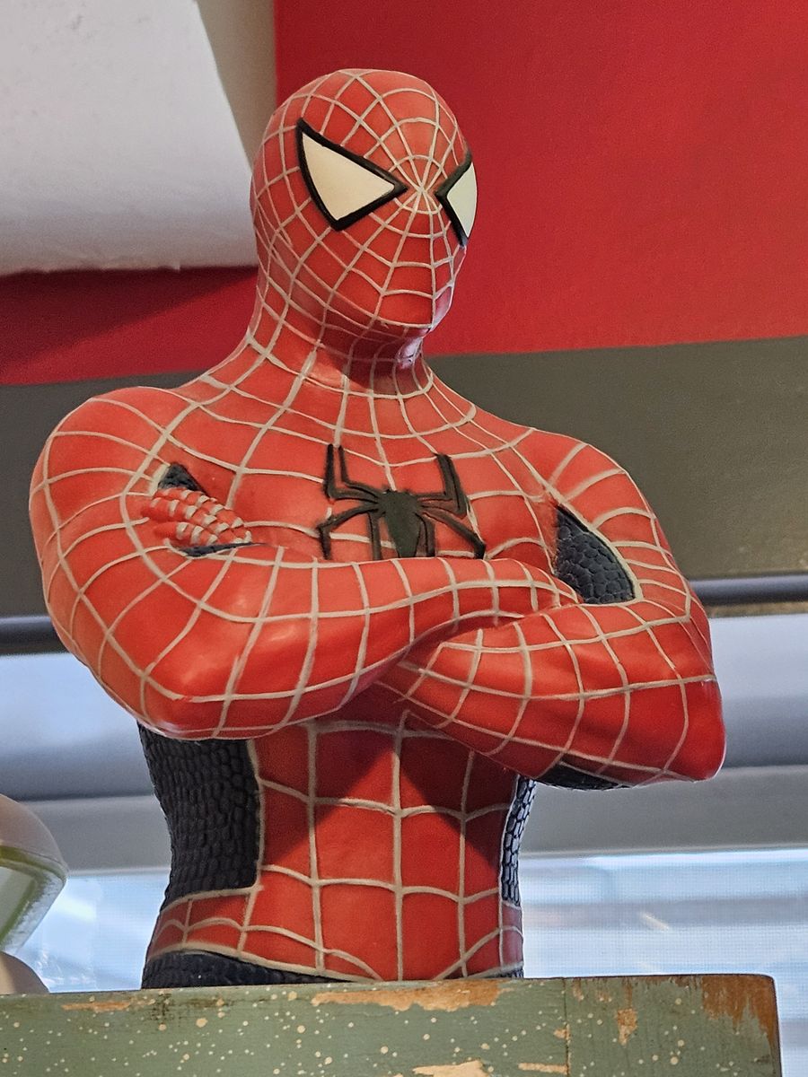 Stern Spiderman Premium Pinball Machine
