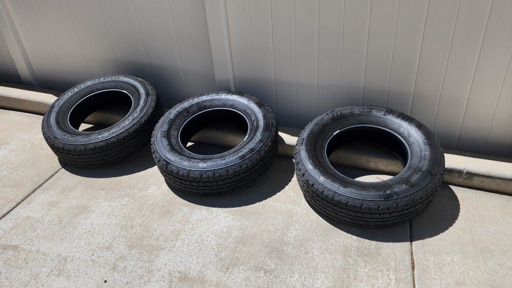 255/75R17 Bridgestone Desert Dueler tires