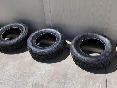 255/75R17 Bridgestone Desert Dueler tires