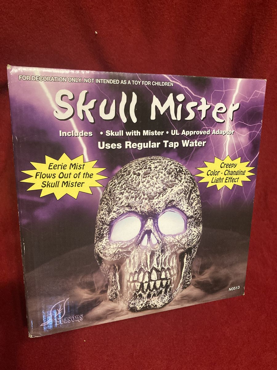 Halloween Skull Mister Creepy Color Changing Light Effect Eerie Mist Flows Out New