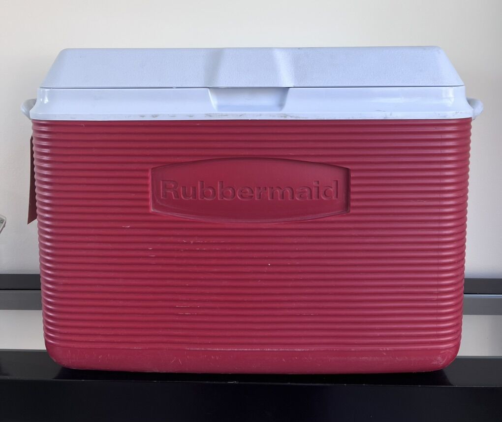 Rubbermaid Cooler