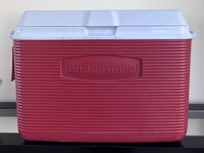 Rubbermaid Cooler