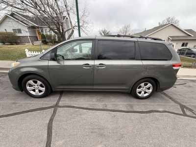2012 TOYOTA SIENNA LE 8 Passenger
