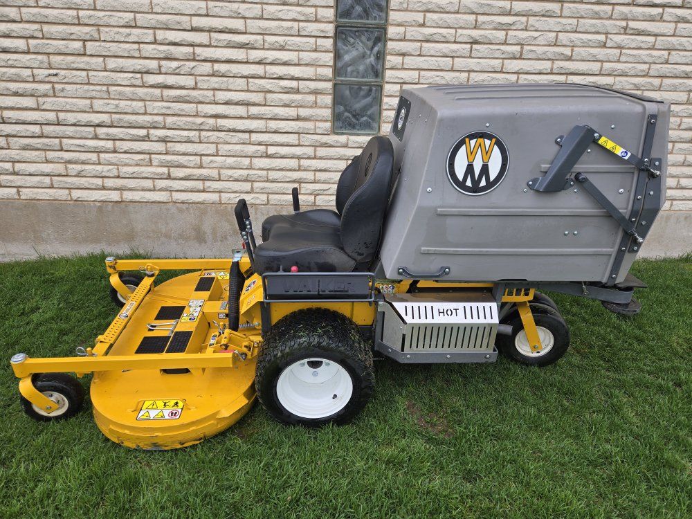 2025 Walker 27I 258 hours 48" deck Power Dump