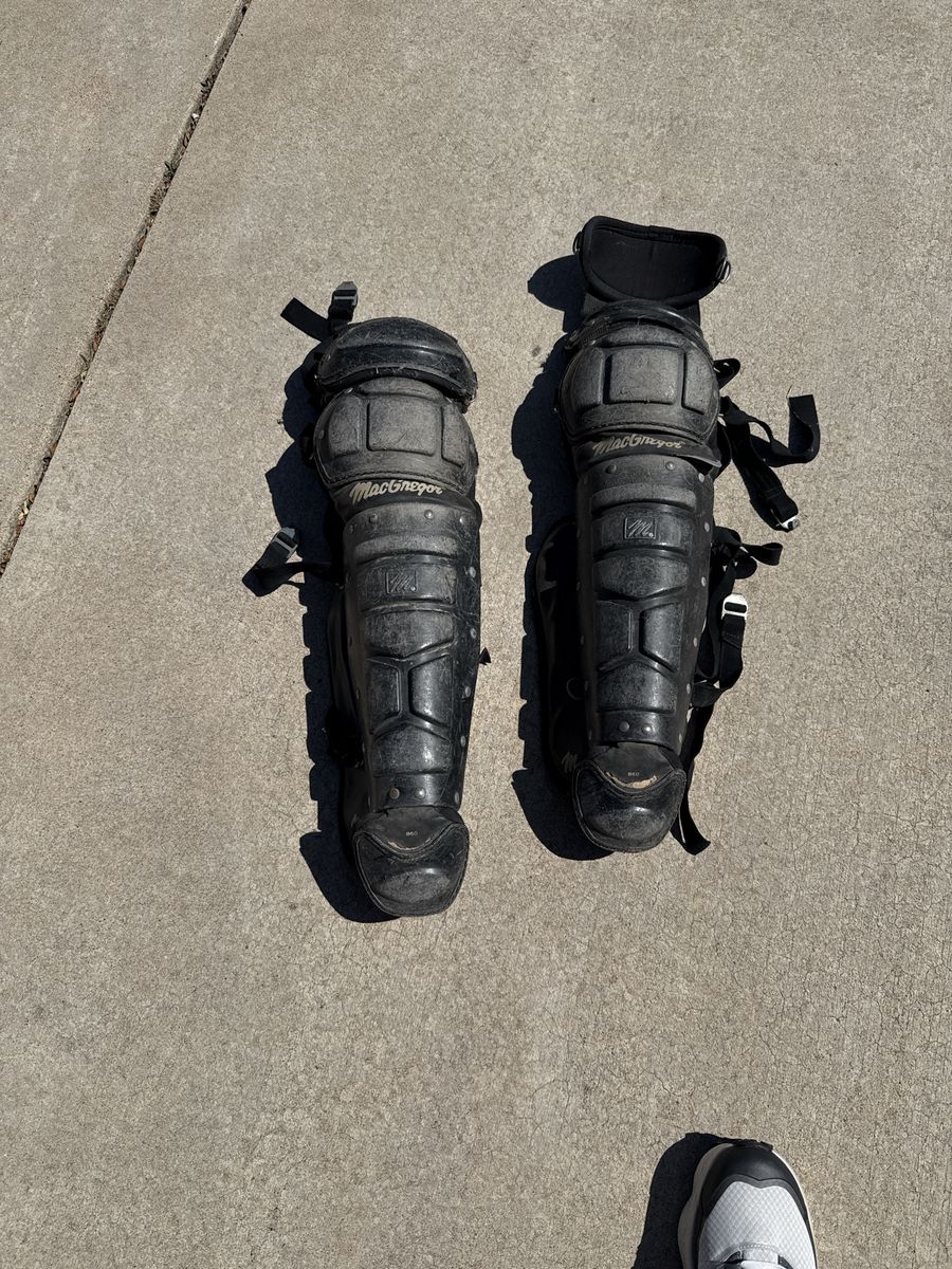 MacGregor Baseball Catcher's Leg Guards - Black