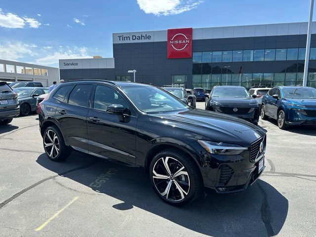 2023 Volvo XC60 B5 Ultimate Dark Theme