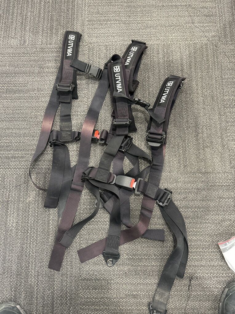 2 UTV 4-point Harnesses