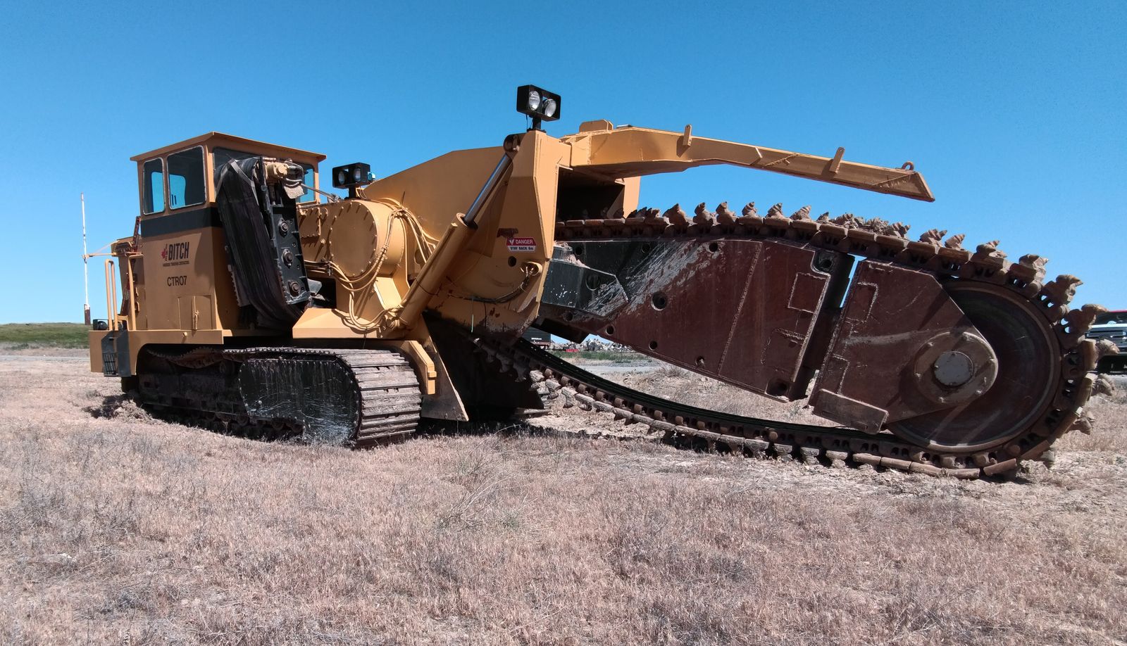 Rock trencher, rock saw, trencher