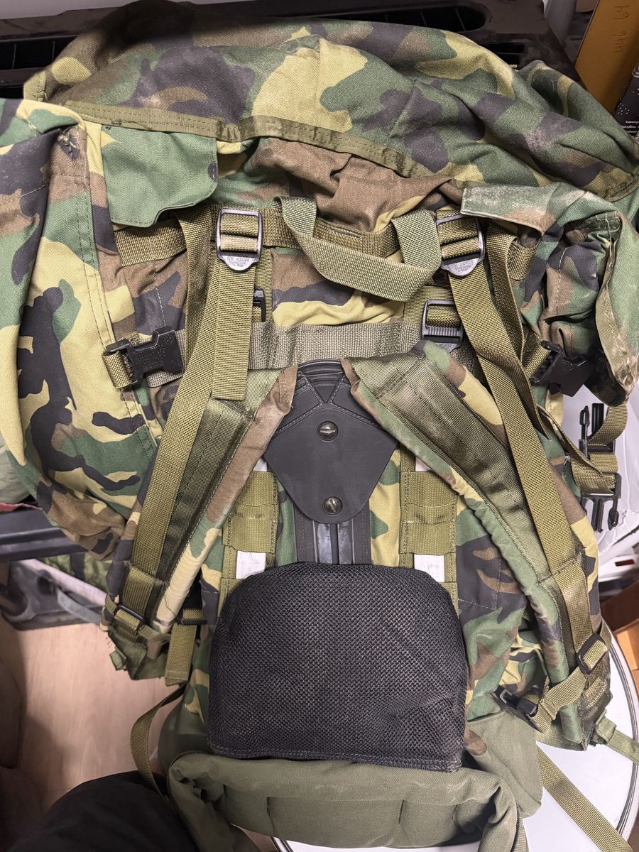 F.C.I. Large Field Pack Woodland Camo Internal Frame Military Backpack DLA100-91-C-4013