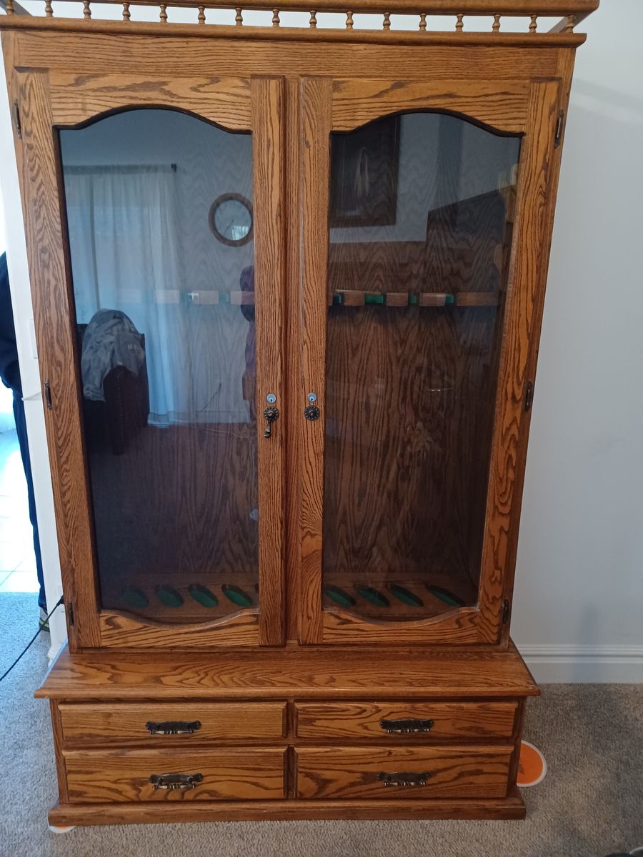 Locking display cabinet