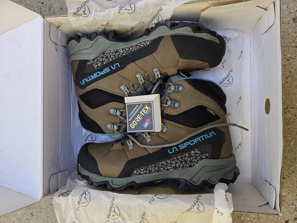 La Sportiva Nucleo High II GTX Hiking Boots - size 7.5 mns 40 EU new in box!
