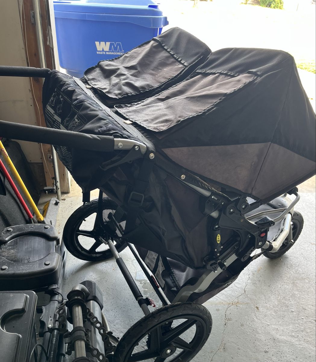 BOB Revolution SE Duallie Double Jogging Stroller - Black/Gray