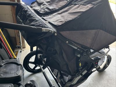 BOB Revolution SE Duallie Double Jogging Stroller - Black/Gray
