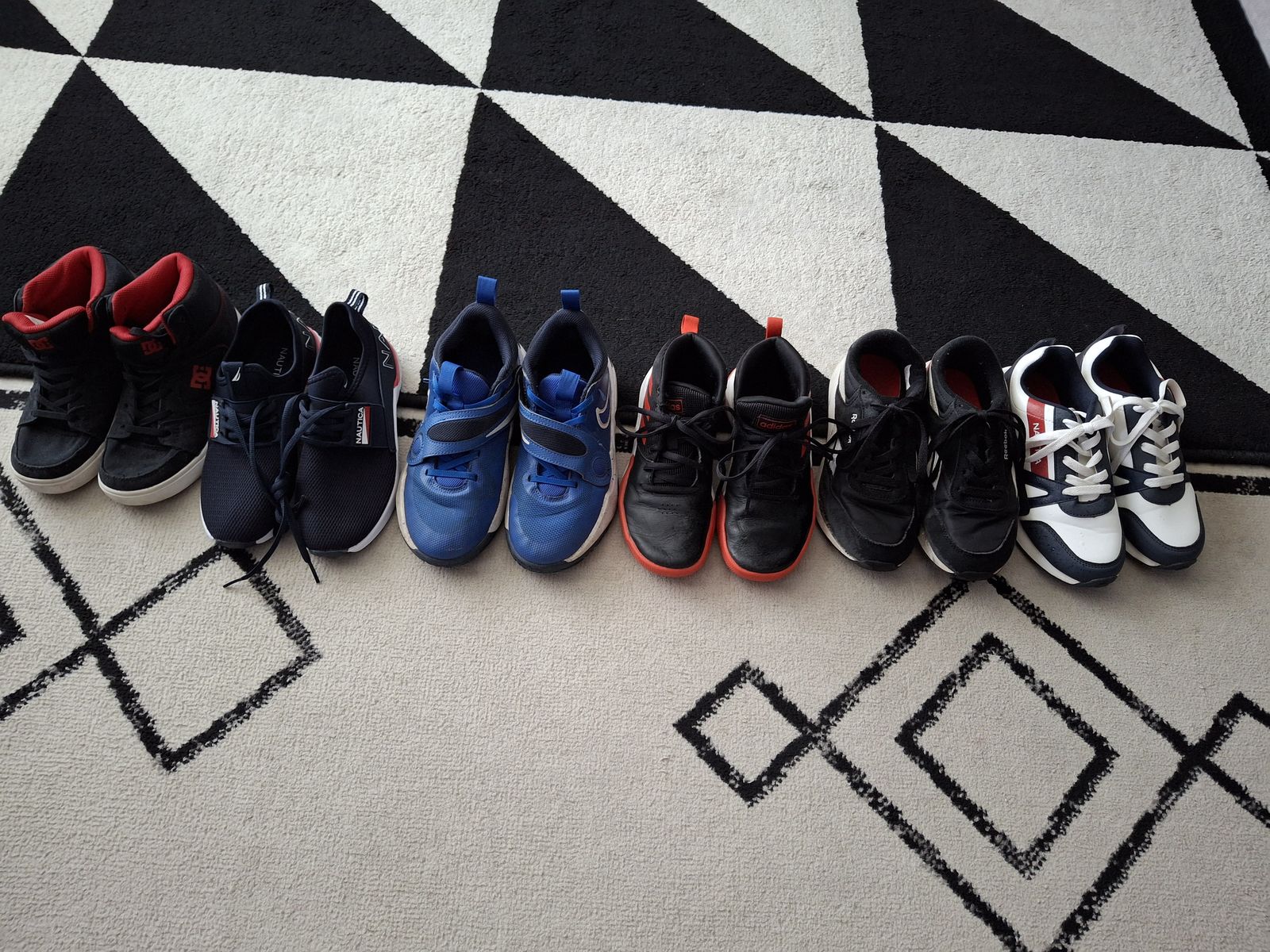 Boy's shoes size 3/4