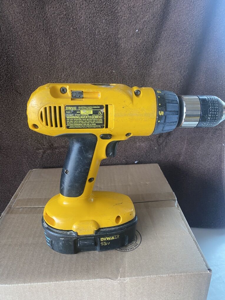 DW995 Ajustable Clutch Cordless Drill