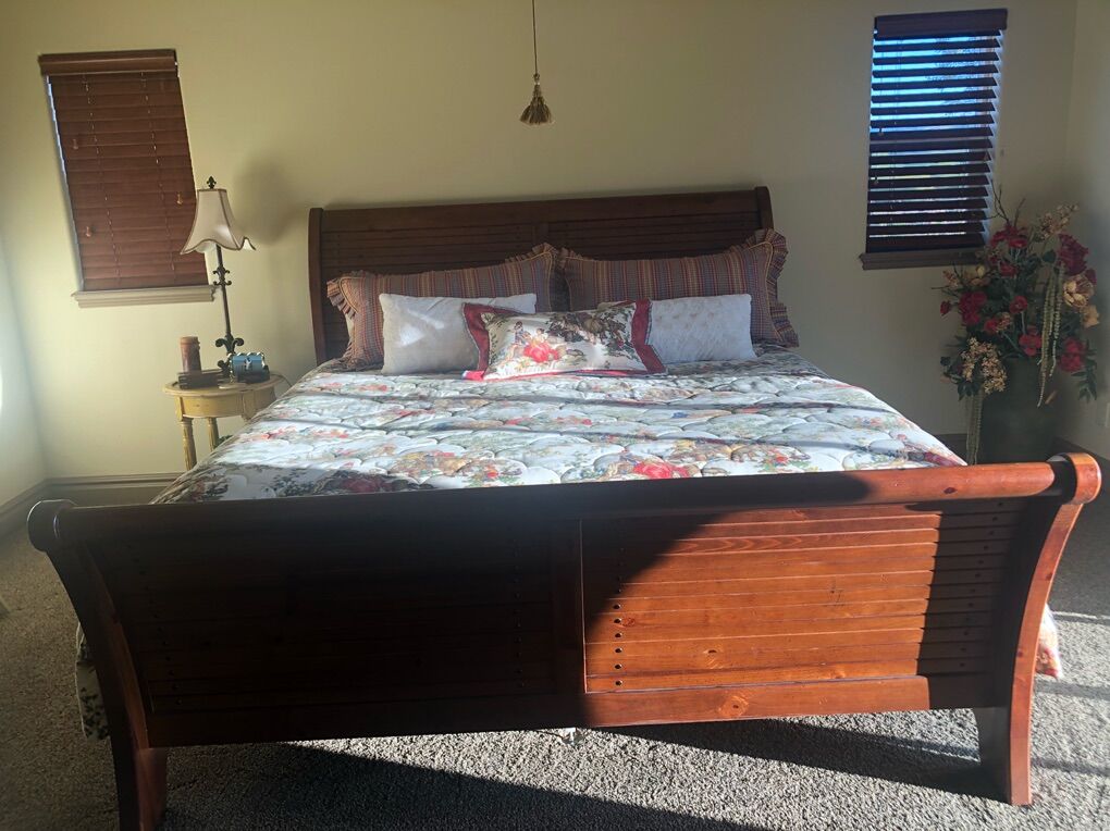 Wood King Size Sleigh Bed Heavy Excellent Conditon