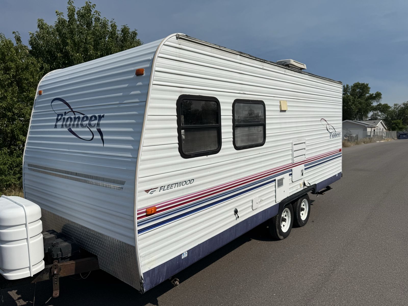2005 fleetwood pioneer 18ft double axel
