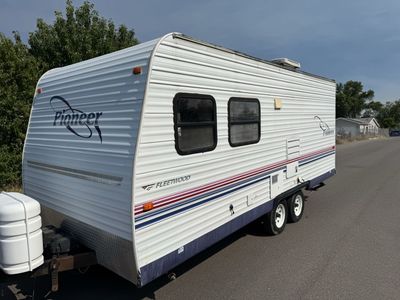2005 fleetwood pioneer 18ft double axel