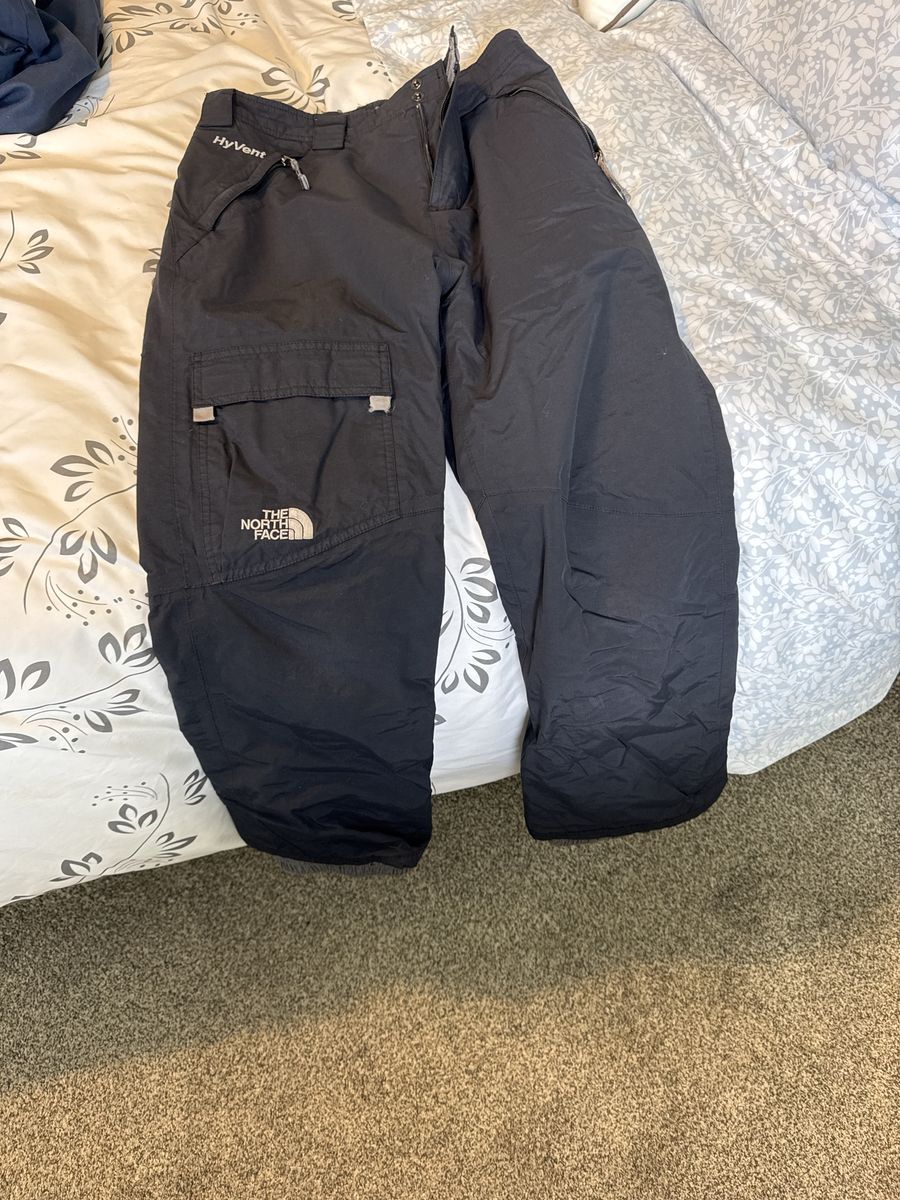 The North Face HyVent Black Snowboard Ski Pants kids large