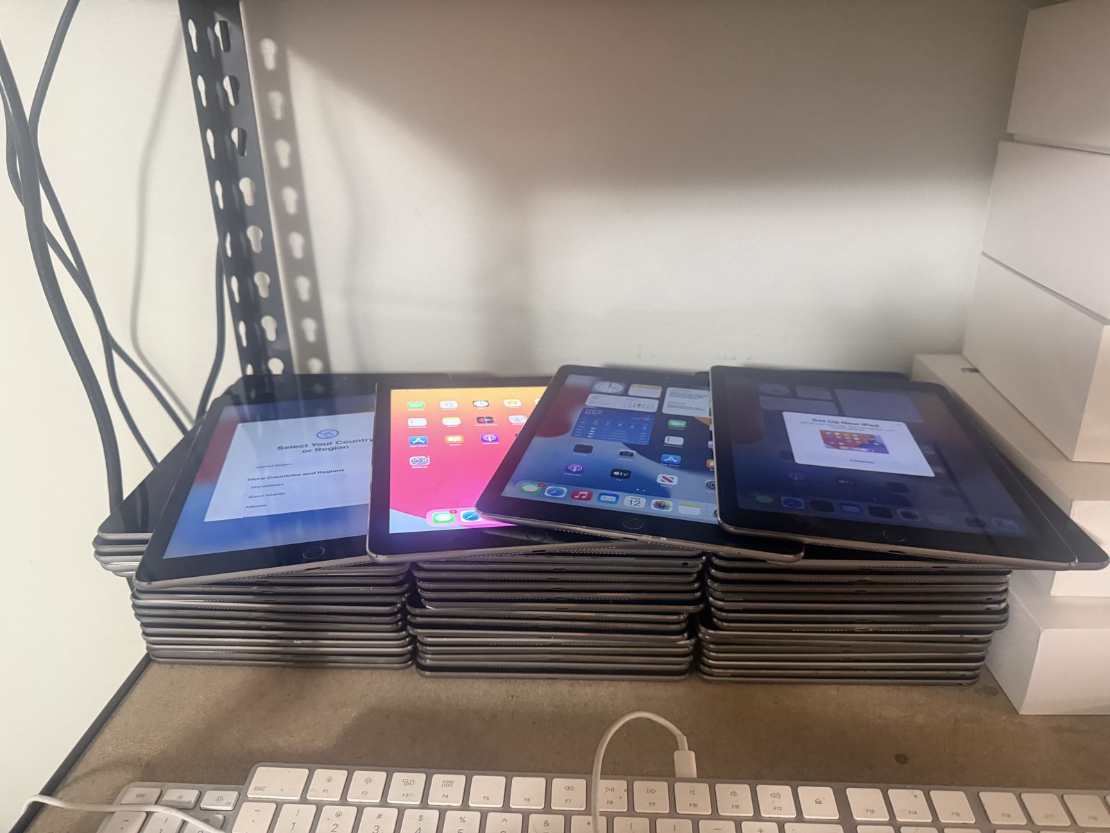 INSANE DEAL ON IPAD AIR 2, 128GB IN AWESOME CONDITION W/WARRANTY!