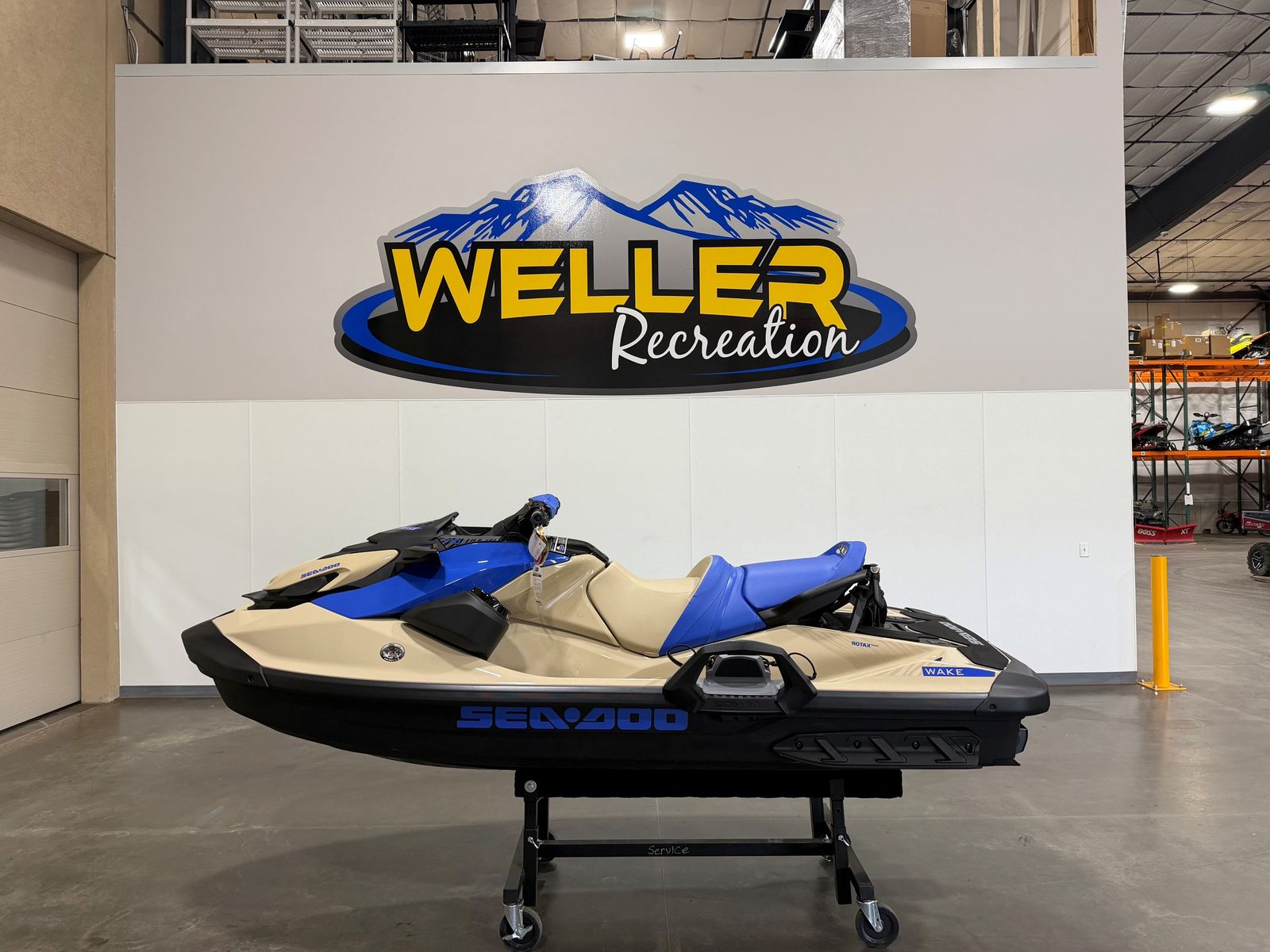 2025     Sea-Doo Wake 170 with Sound       Sand & Dazzling Blue