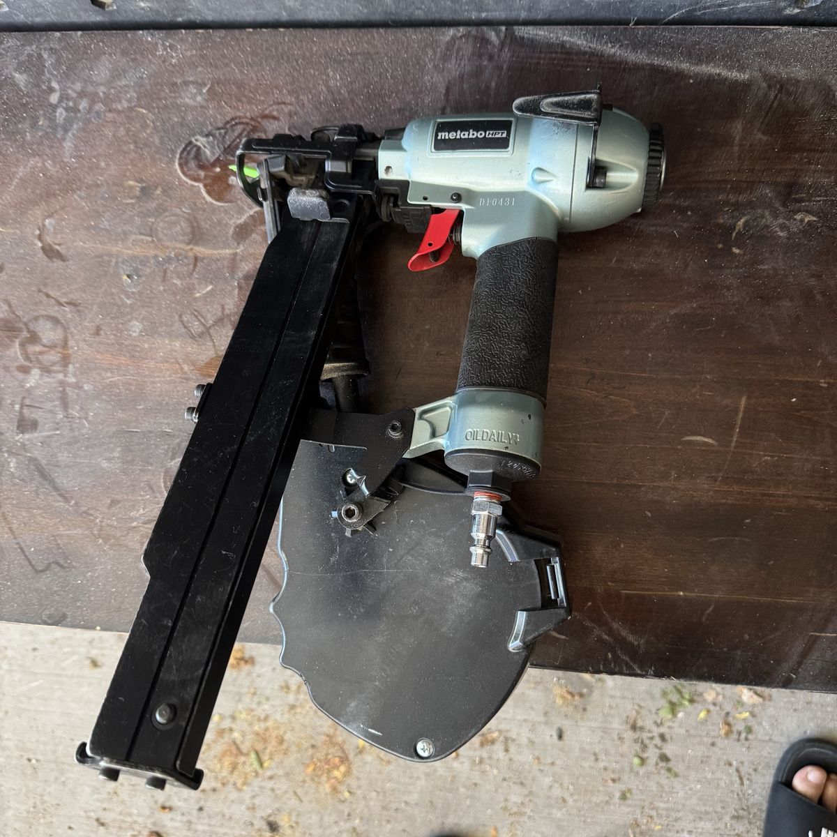 Metabo HPT NV65AH2 2-1/2 Inch Coil Siding Nailer Pneumatic Nailing Tool