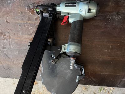 Metabo HPT NV65AH2 2-1/2 Inch Coil Siding Nailer Pneumatic Nailing Tool