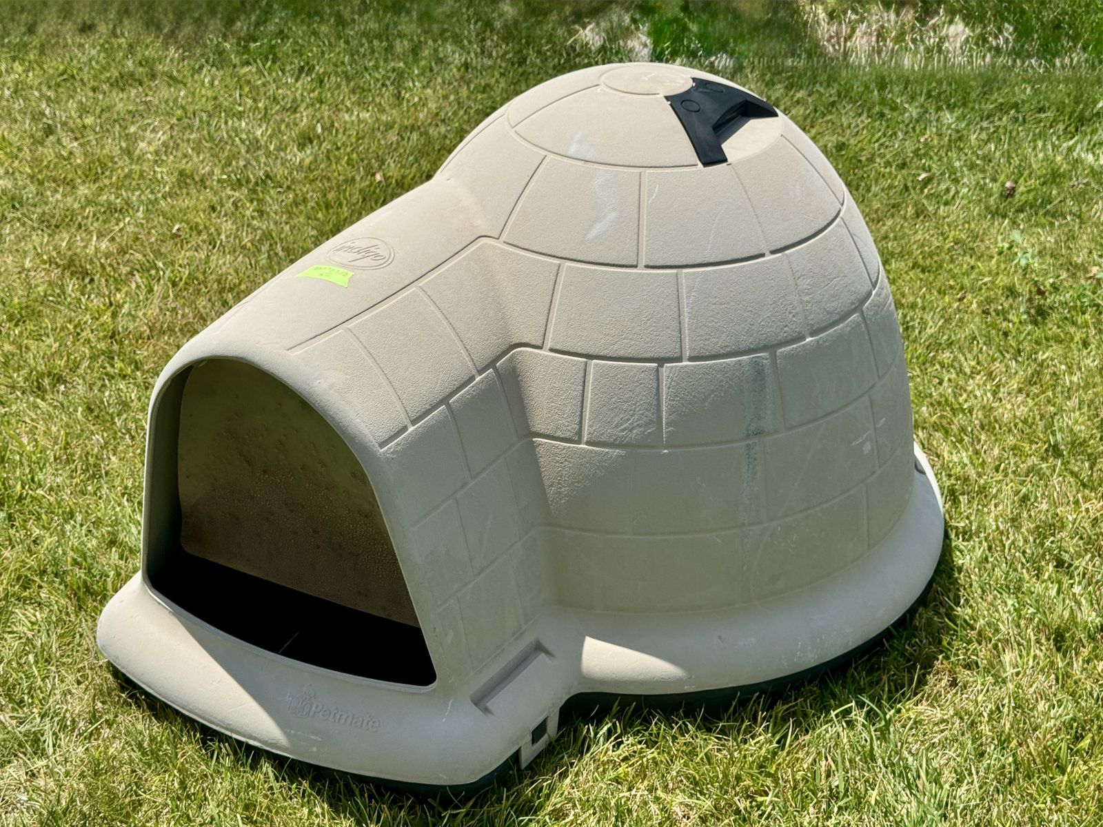 Petmate Indigo Dog House - Good Condition - Perfect for Your Medium Dog!