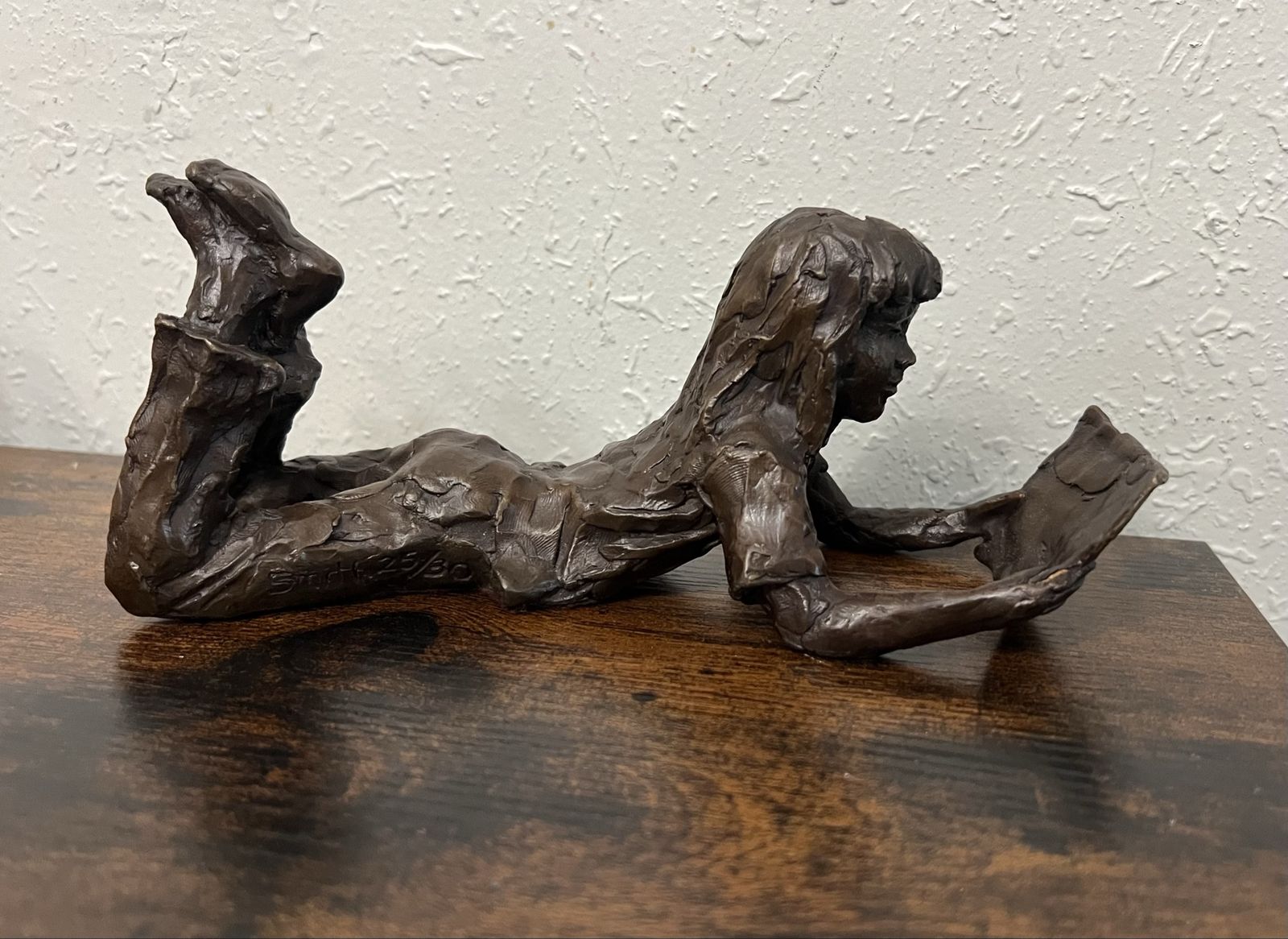 Dennis Smith Bronze Limited 25/30 Girl Reading Sculpture Statue