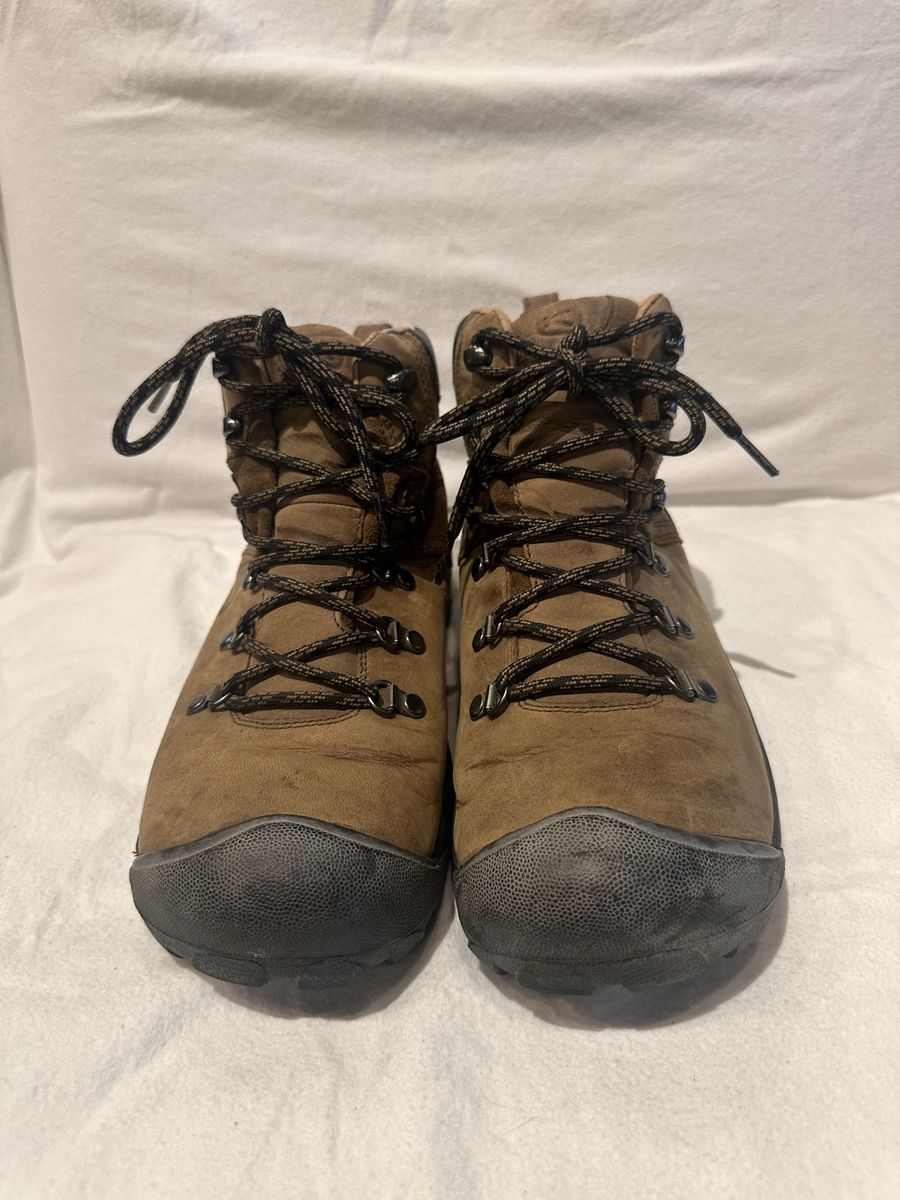 Keen men’s size 9 brown leather waterproof men, hiking boots