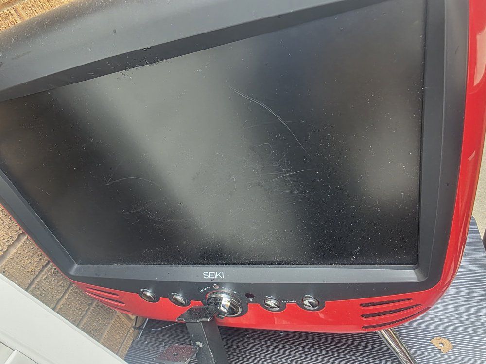 SEIKI SE22FH01 22" Red Retro Style TV with Stand and Built-in DVD Player