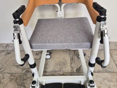 Patient Transfer Lift Chair / Wheelchair with Split Seat and Footrests