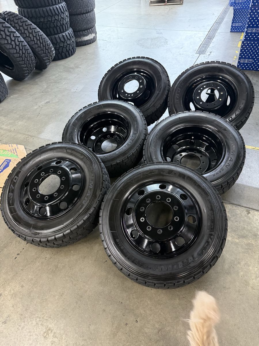 LIKE NEW 2026 f450 19.5” Alcoa wheels/ 245/70/19.5 tires 