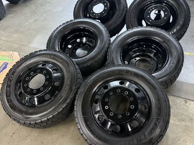 LIKE NEW 2026 f450 19.5” Alcoa wheels/ 245/70/19.5 tires